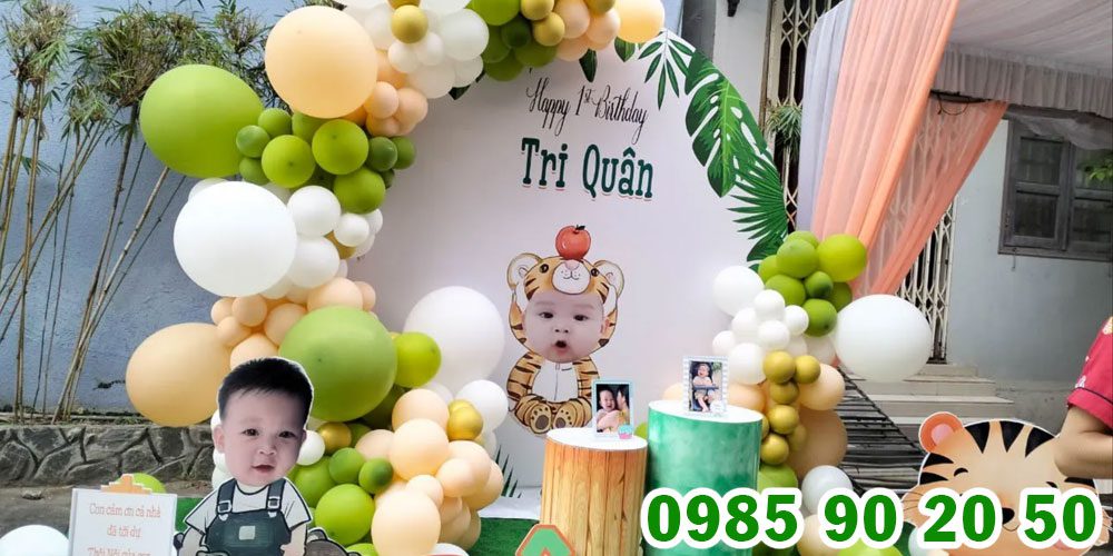 Mẫu backdrop thôi nôi bé làm bằng chất liệu formex